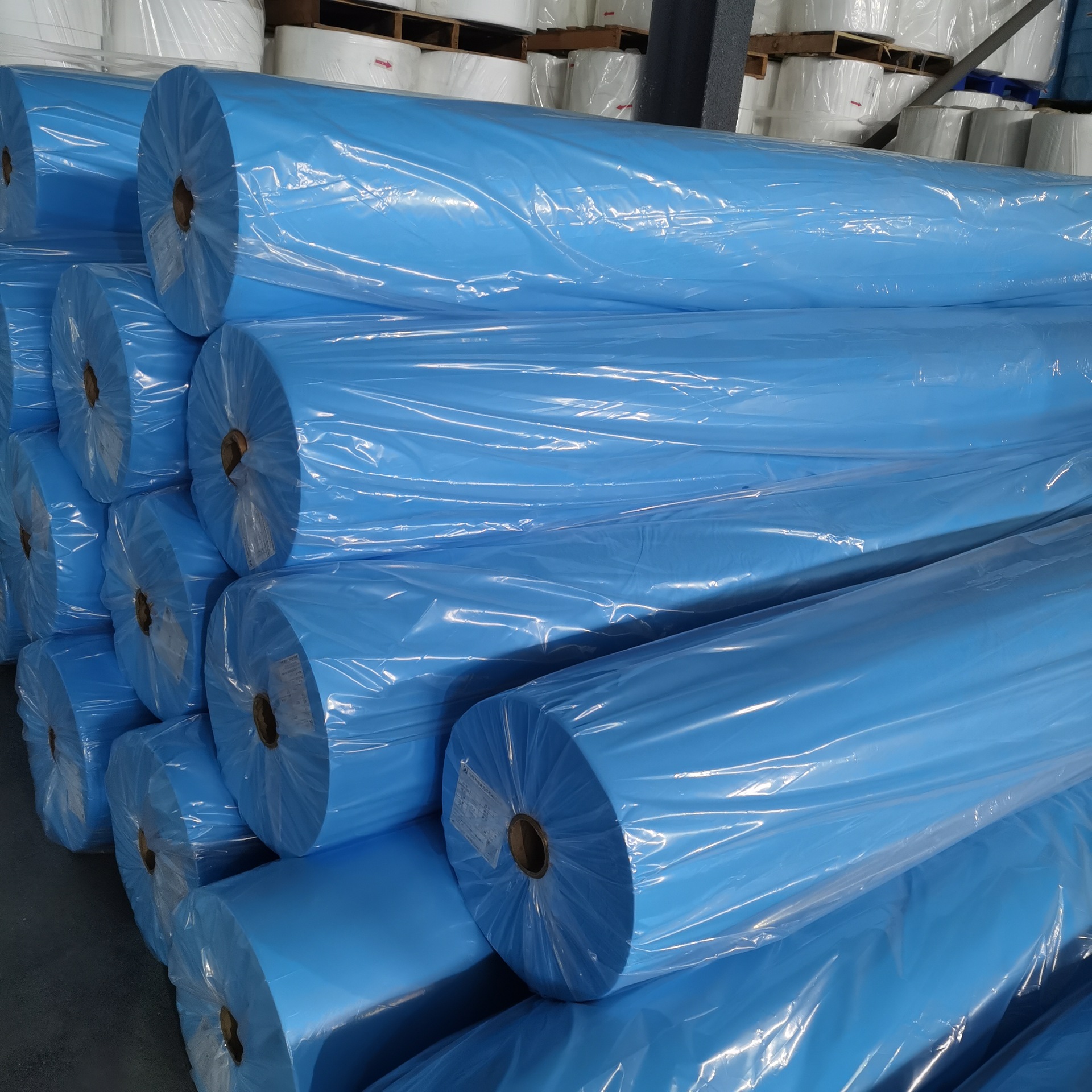 优质无纺布 50G无纺布 3.2m幅宽 PP纺粘 蓝色隔离衣无纺布批发