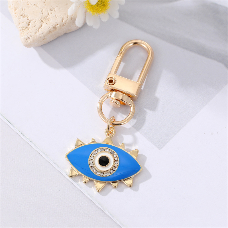 Fashion Diamond Drop Oil Heart-shaped Blue Eyes Keychain display picture 3
