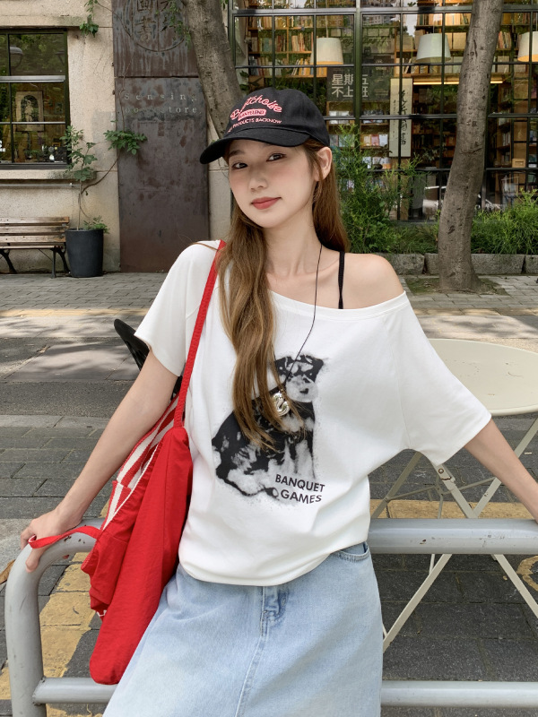慵懒风小狗印花设计感斜领短袖T恤女夏日ootd绝美休闲露肩小上衣|undefined