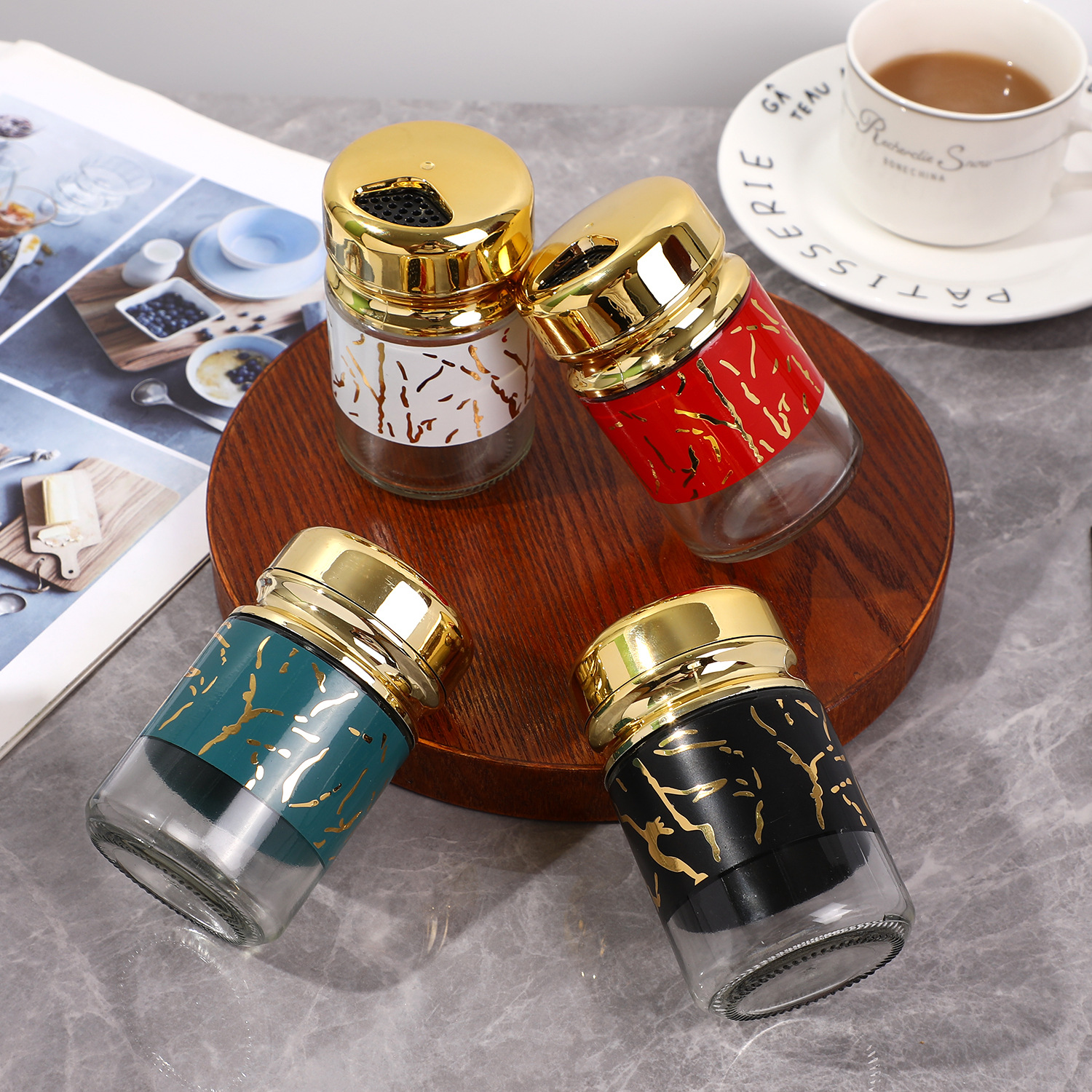 Frutas taza de taza de almacenamiento para utensilios de cocina sal MSG condimento para el hogar botella de condimento creativa de lujo al por mayor