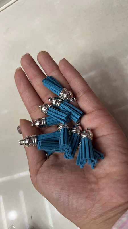 金と銀の帽子のアマゾンは韓国の絨毯のフリンジの鹿の皮のフリンジの子供のDIYのアクセサリーの部品の混色を売ります。|undefined