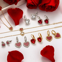 �Ѹ�ŷ�����Լ�Լ�ٴʽ���ź�ɫ΢���갮�Ĳ����ʱ����Ʒ