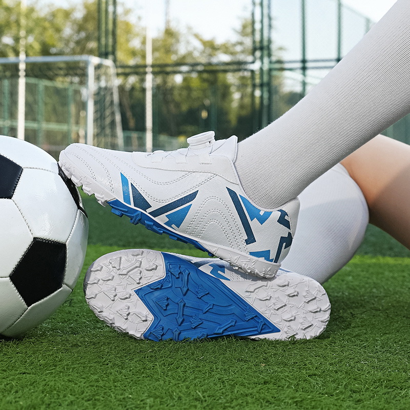 Baochuan nuevo zapato de fútbol transpirable para niños botón giratorio para niños TF clavos rotos zapatos de entrenamiento de fútbol transfronterizos