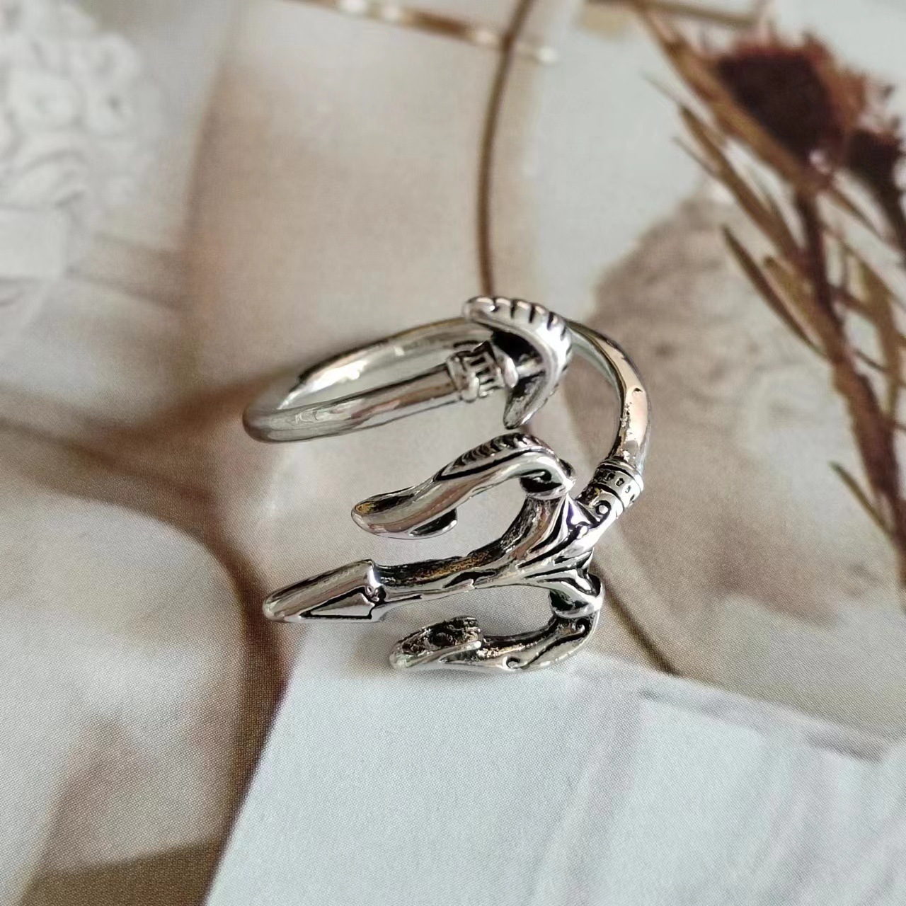 (2개) 유럽과 미국의 새로운 은도금 해왕성 삼지창 잘생긴 반지, 개성, 다용도, 복고풍 및 트렌디한 소년용 오프닝 조절 가능 반지