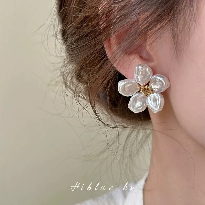 Заглушки для ушей, серьги demi-season из жемчуга, без пирсинга, тренд сезона, стиль лёгкой роскоши, цветочные