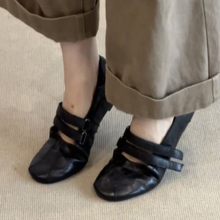 Retro plano velcro superficial zapatos de una sola mujer primavera y verano 2026 nuevo estilo universal cómodo zapatos de cuero Marian