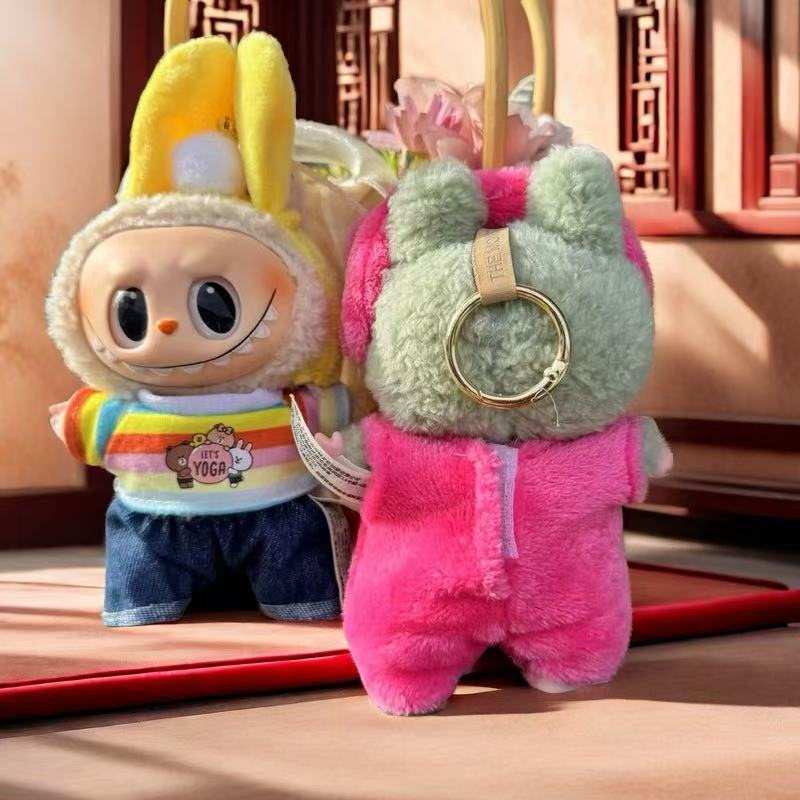 Nuevo conjunto de ropa y gorro de peluche con cara de "Sugar Glue" para muñecas, colgante de peluche, juguete Labuba, amuleto para bolso.