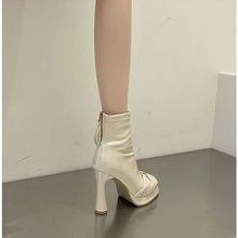 气质优雅方跟小踝靴女2025秋季新款复古方头短靴漆皮性感韩系靴子