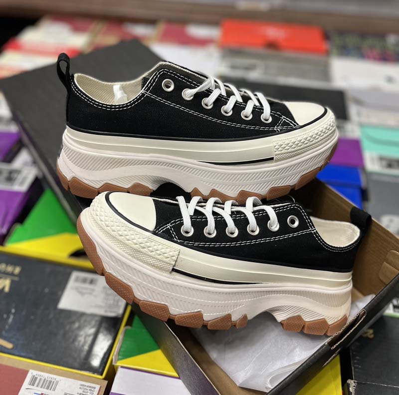 New 2025 New Black Low-Top Thick-Soled Height-Increasing Non-Slip Wear-Resistant Canvas Casual Shoes Couple Versatile_vogvips.com
