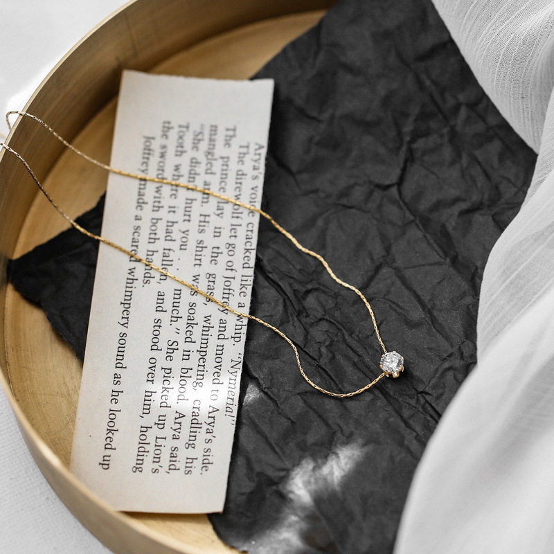 New Design gold high-grade six-claw diamond pendant necklace female clavicle chain niche light luxury sweater chain accessories