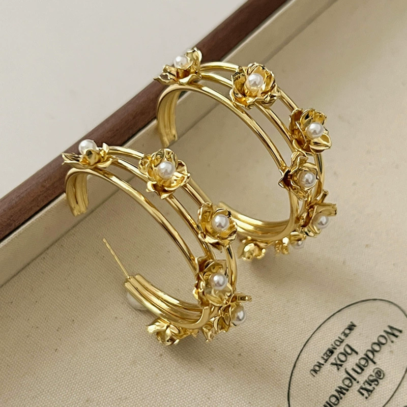 Серебряная игла, стильные металлические серьги из перла, цветы, простой и элегантный дизайн, тренд сезона