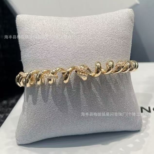 Hefang He Fang Curly Pasta Bracelet for Women Hefang He Fang Curly Pasta Bracelet for Women