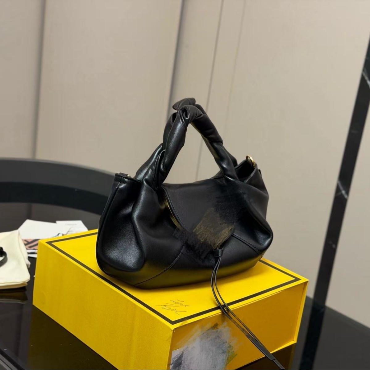 高品质2025跨境女包新款批发褶皱软皮手提包通勤多功能单肩斜挎包