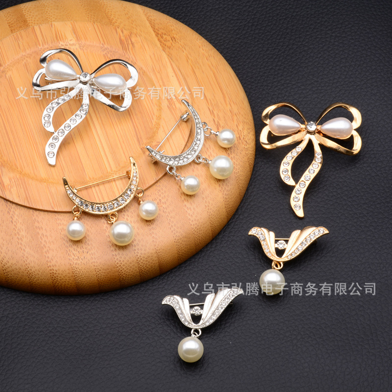 High-End Metal Diamond Brooch, Elegant Female Pearl High-End Corsage Fixed Pendant Accessories, Anti-Exposure Pin Collar Pin