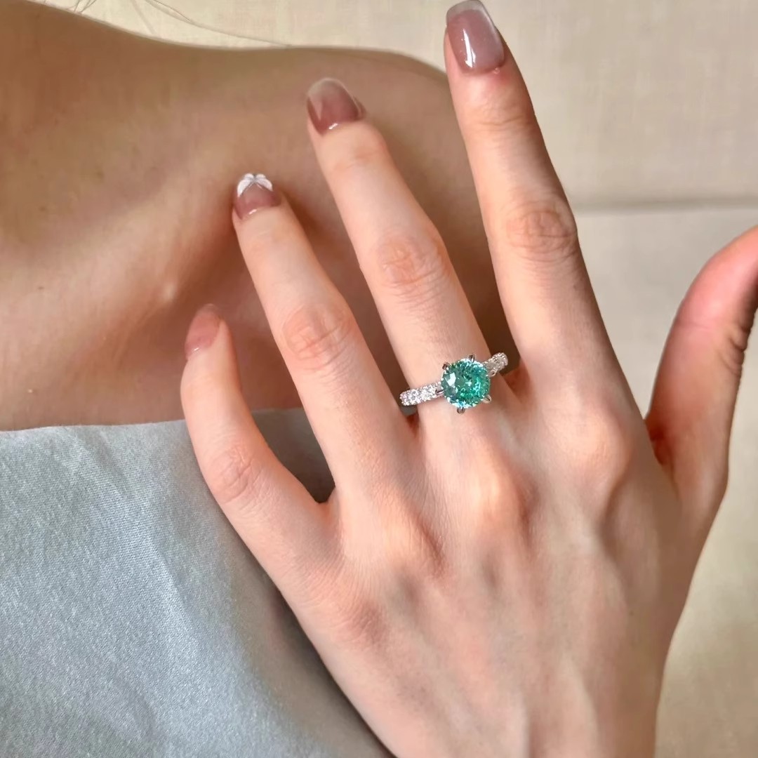 Designerring med grön diamant för damer lyxig mode_voghion.com