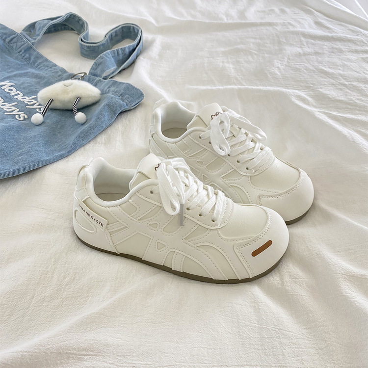 Zapatos deportivos de alto valor facial de la fiesta estudiantil 2025 otoño nuevos zapatos de skate casuales de nicho universal zapatos de entrenamiento para mujeres