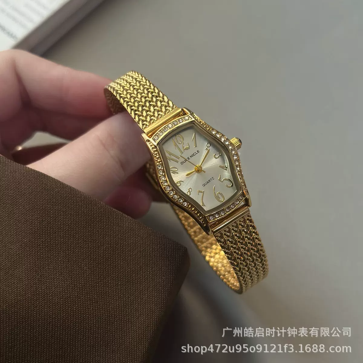 DUKE NICLE抖音直播热销酒桶形简约钻边女士手表高级感复古风设计