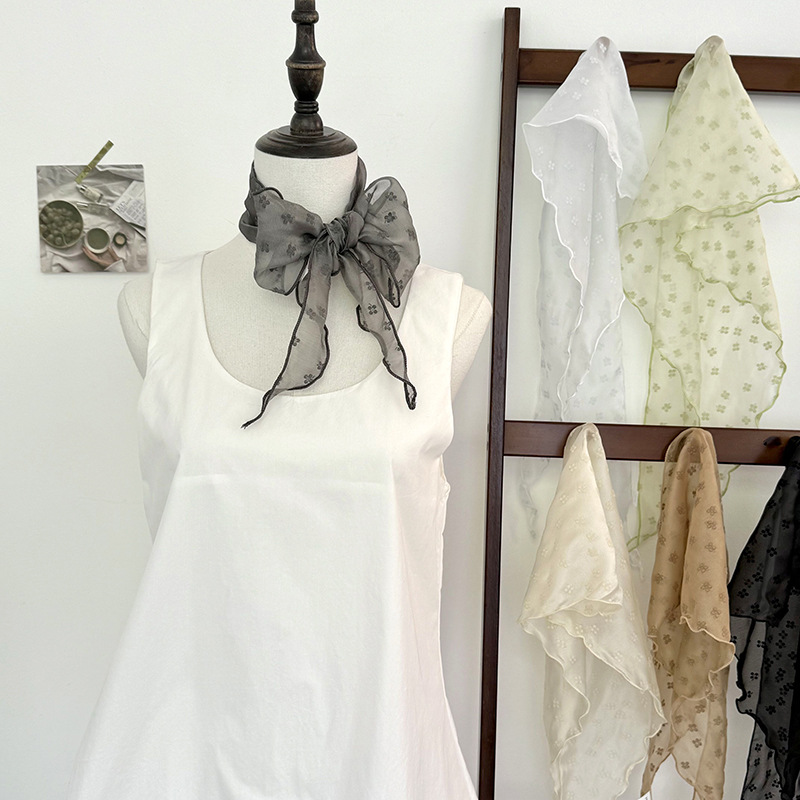 Bufanda triangular babero femenino verano nuevo estilo fino bordado floral bufanda de seda de encaje protector de cuello bufanda en la cabeza cinturón para el cabello atado