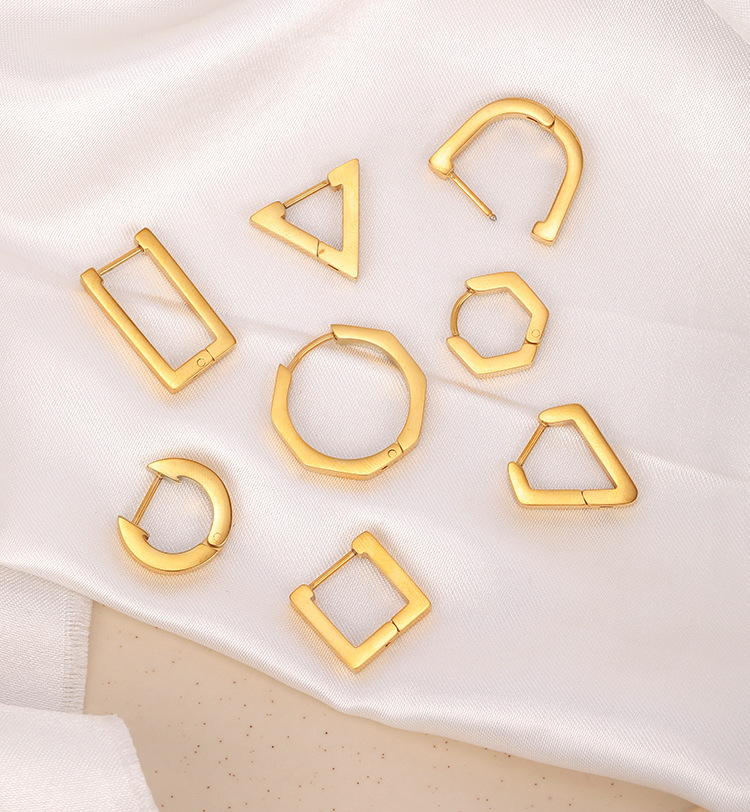Pointed labret stud close-up product detail