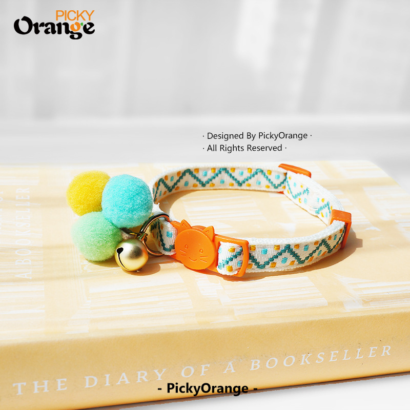 Macaron chấm bi cổ mèo pom pom 13