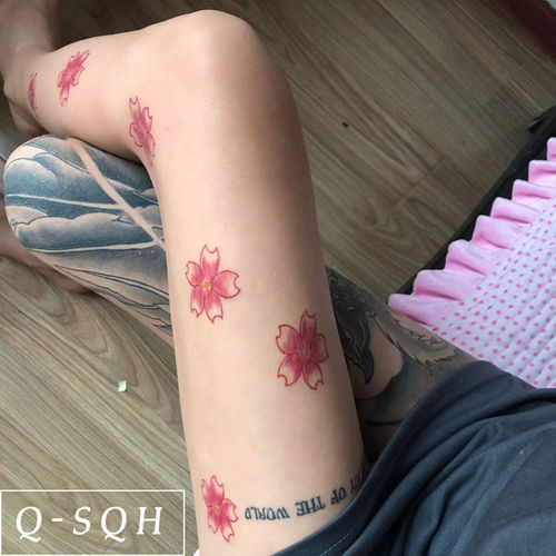 Q-SQH cherry blossom flower leg Japanese girl cherry blossom petals falling romantic waterproof tattoo sticker simulation wrist
