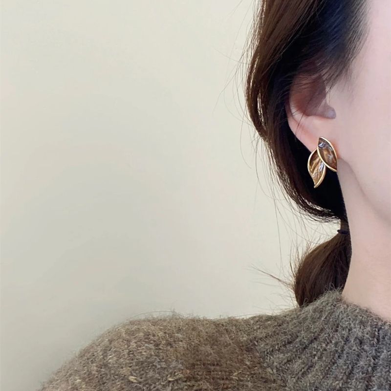 Meilad marrón caída orejas nicho femenino sensación de lujo ligero pendientes sin agujeros de orejas temperamento versátil otoño invierno orejas