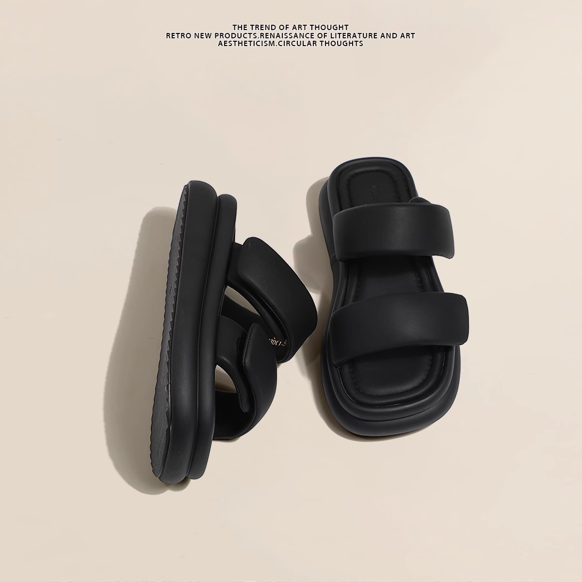 La marea no es sur ~ Pantuflas de suela gruesa súper suaves para mujer, uso de verano 2025, bizcocho, estilo de vacaciones de celebridades de Internet, sandalias y zapatillas de pan de una palabra