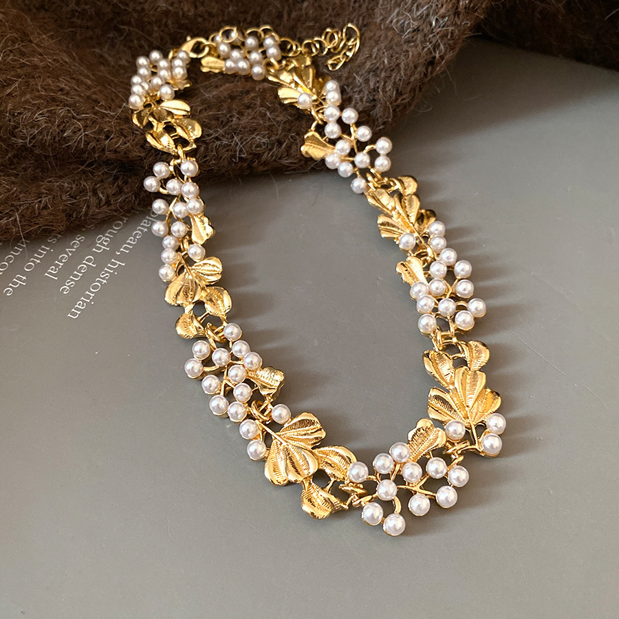 不規則な長いタイプの真珠のネックレスのフランス式の軽い豪華な気質のセーターのチェーンの小さい大衆のシンプルで高級感の項は卸売りの女性を飾ります。