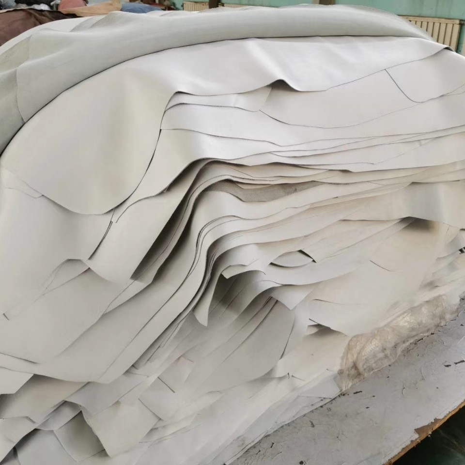 厂家直销防水防火阻燃牛皮，手套牛皮汽车内饰专用牛皮成品牛皮羊