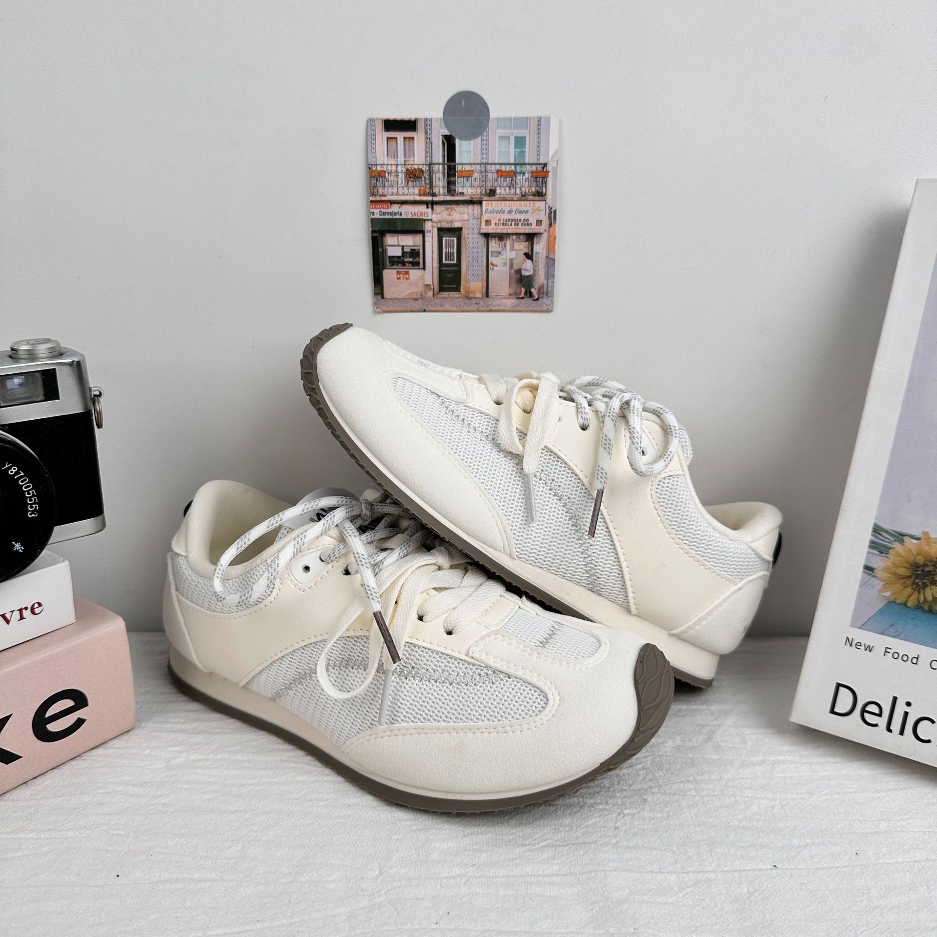 Zapatos casuales de verano, zapatos deportivos de suela delgada, zapatos de mujer, 2025 nuevos zapatos blancos, zapatos de malla transpirables