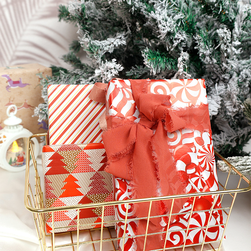 Amazon venta caliente super volumen de papel de embalaje de regalos de Navidad soldados Lollipop multicolor ciervo papel de embalaje de rollo