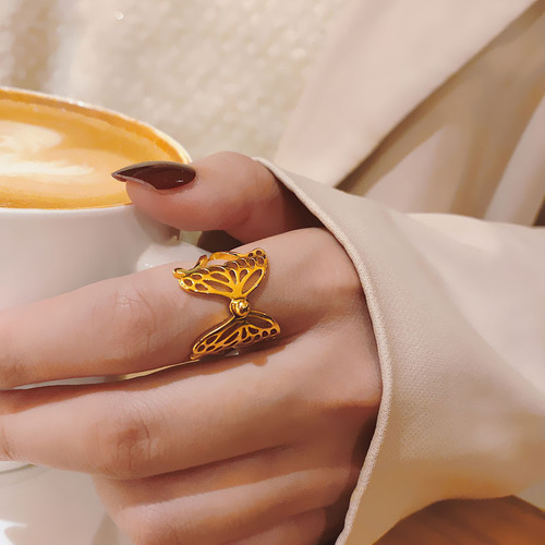 European and American fashion titanium steel ring female niche ins butterfly love cold wind ring 18k gold temperament trendy jewelry