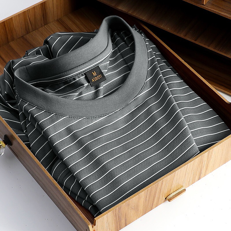 The Fabric Is Comfortable and Soft. Whoever Wears It Will Look Good. the New Stripesd Ice Silk Round Neck Short-Sleeved T-Shirt Is Breathable and Quick-Drying for Men