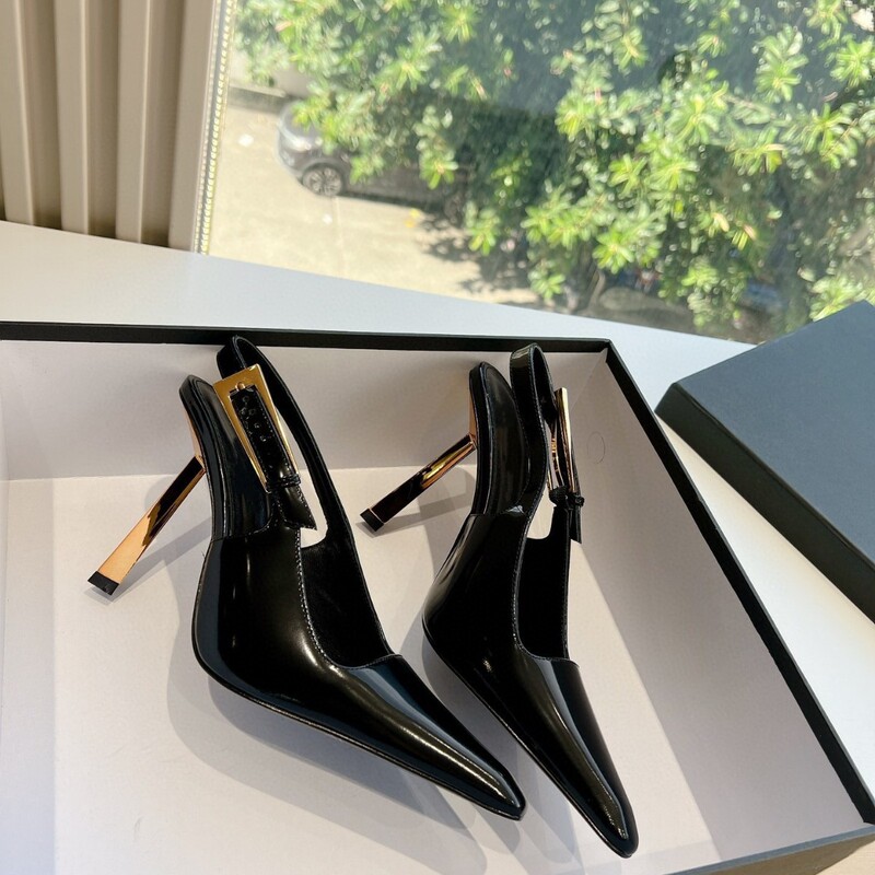 23 autumn and winter new collection: square-toe, rhinestone-embellished high heels with buckle details, metal toe caps, and thin heels – the same style as Park Chae-young's