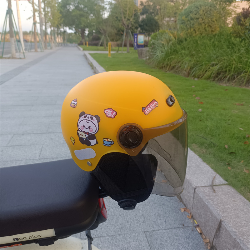 New national standard 3C years old children 1-5 years old electric car motorcycle four seasons universal ear protection adjustable helmet half helmet