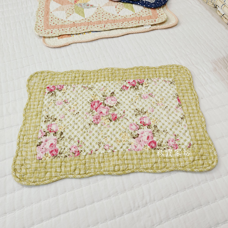 분홍색 꽃 노란색과 녹색 격자