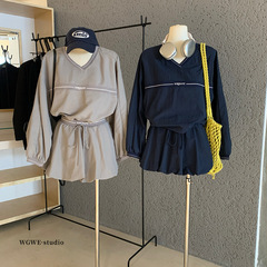 WGWE6973假期女孩'复古运动感V领撞色上衣花苞短裤短裙套装