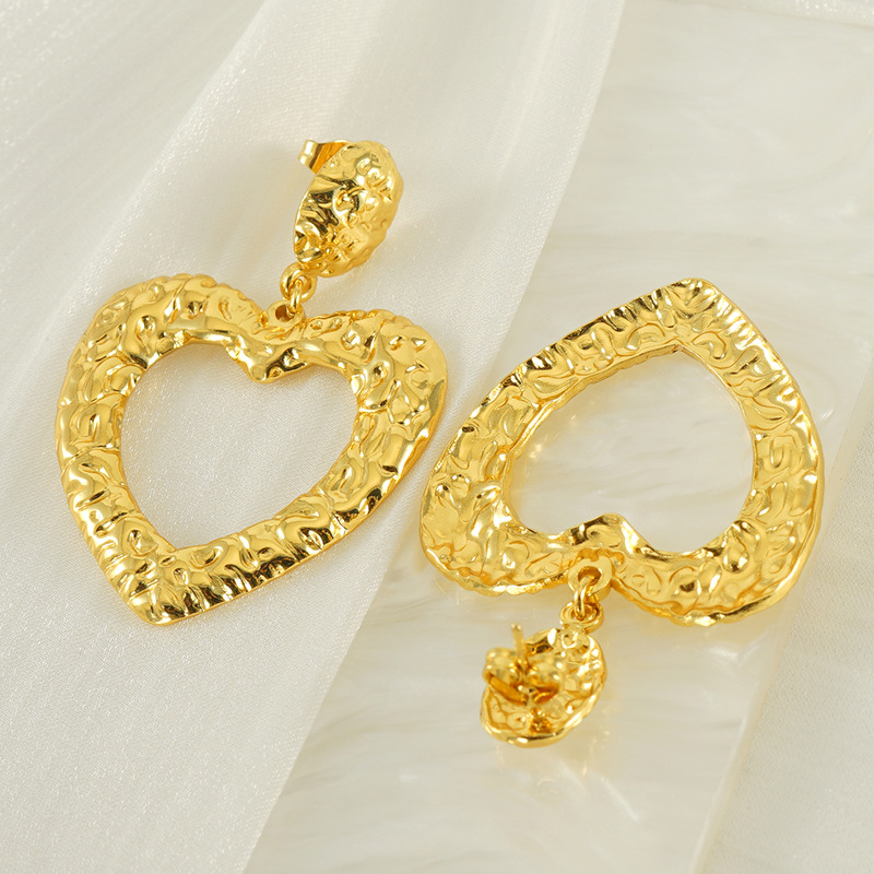 Estilo ins retro exageración atmósfera de alto nivel amor pendiente de lava patrón de martillo de acero inoxidable pendiente en forma de corazón mujer