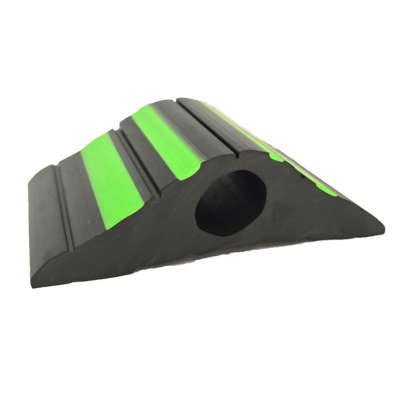 厂家供应穿线板防踩踏线缆过线保护套地面走线插排线集束线保护套