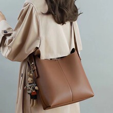 �r���p��ˮͰ���ٴ�б��Ů���W�t������������e�μ����С����