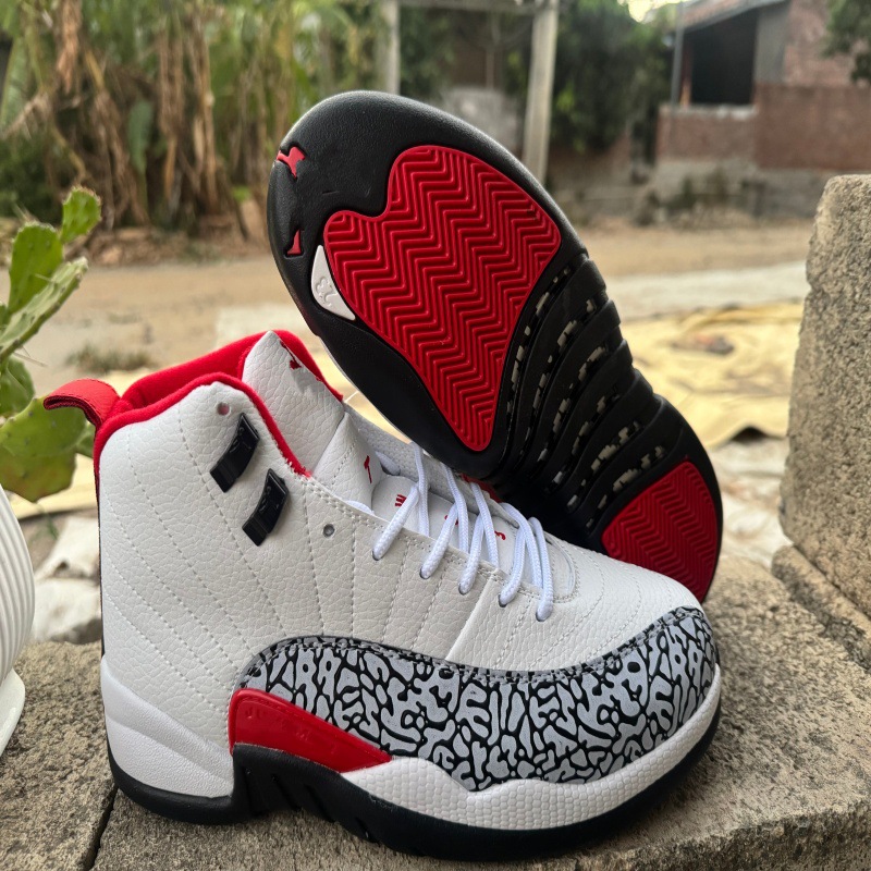 Comercio exterior Putian transfronterizo aj12 Chicago toro negro y blanco Gama azul negro y púrpura azul real Joe 12 zapatillas de baloncesto para hombres y mujeres