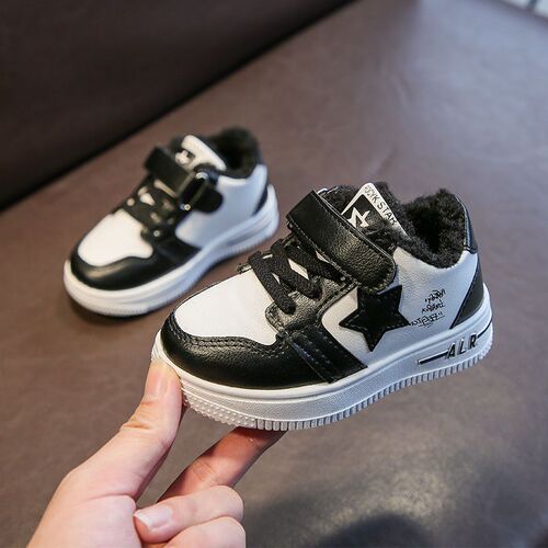 A children's board shoe for men and women,  autumn and winter new style, padded and thick, wholesale and trendy.