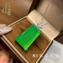 白绿简约中式玛瑙吊坠