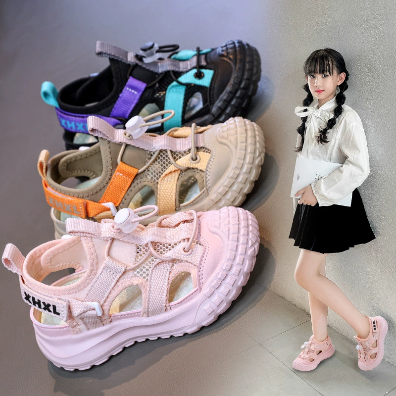 Спортивные сандалии для девочек Баотоу 2025 летний сезон корейские детские полые кроссовки для мальчиков в рамке пляжные туфли