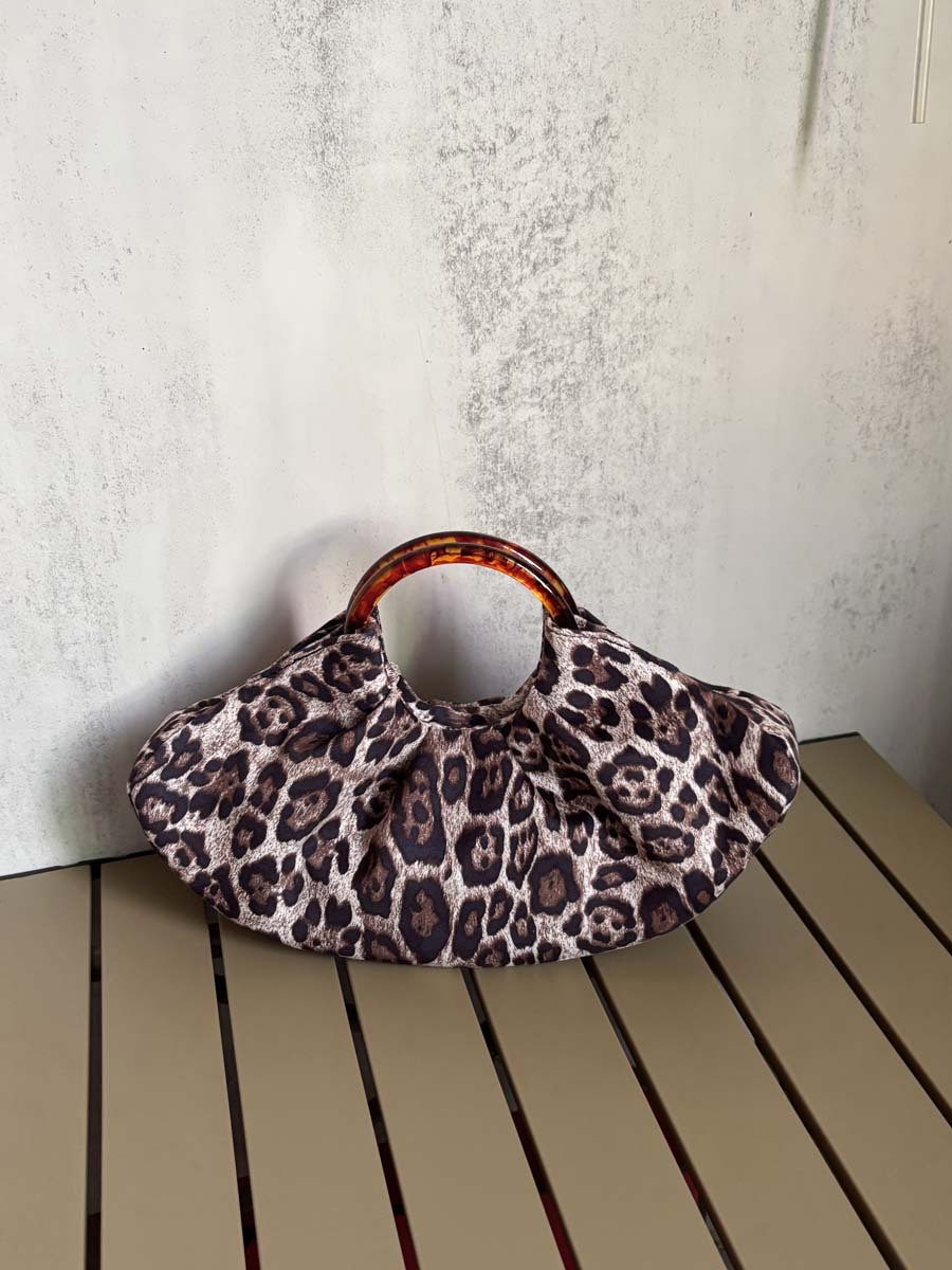 Estilo de celebridad de Internet 2023 nuevo bolso de nicho bolso de mano de mujer bolsa de nube de seda plisada cena verano bolso de mujer