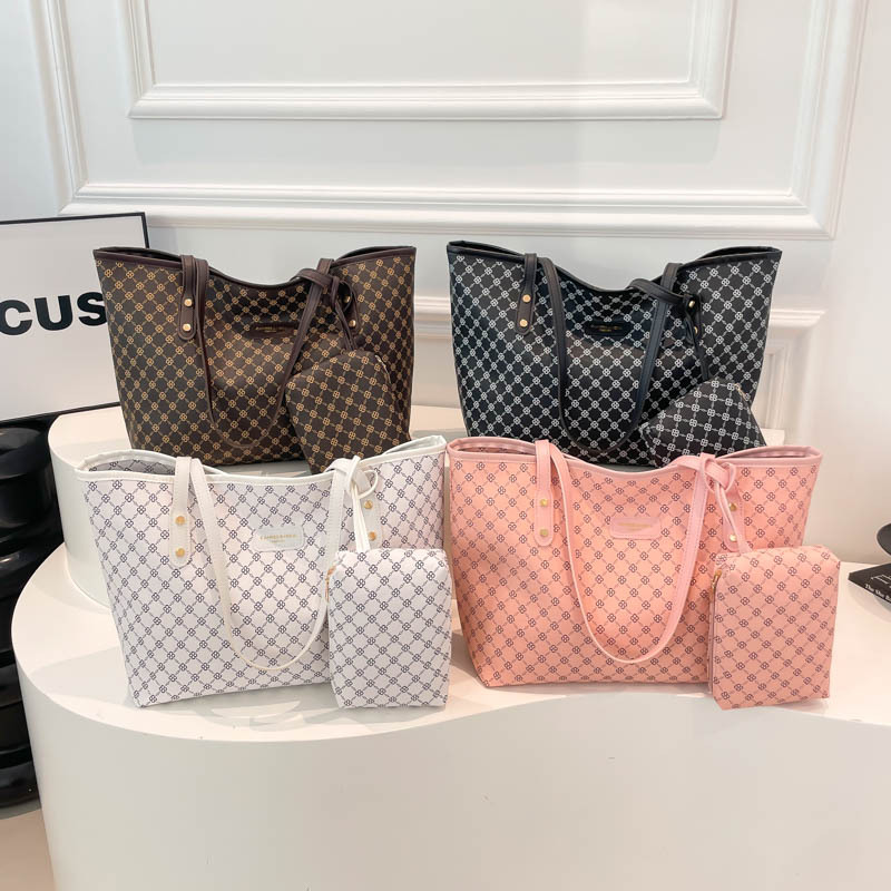 Tendencia transfronteriza coreana bolso de mano bolso de mujer 2025 nuevo invierno estriado bolso de hombro ligero de lujo bolso de brazos