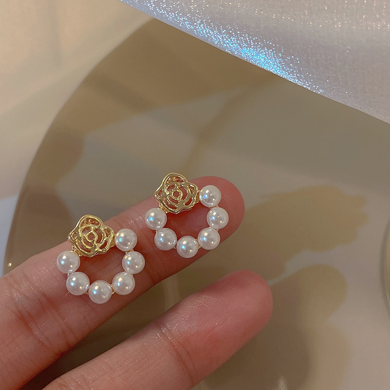 1 Pair Retro Heart Shape Flower Alloy Plating Artificial Pearls Rhinestones Women's Drop Earrings display picture 8