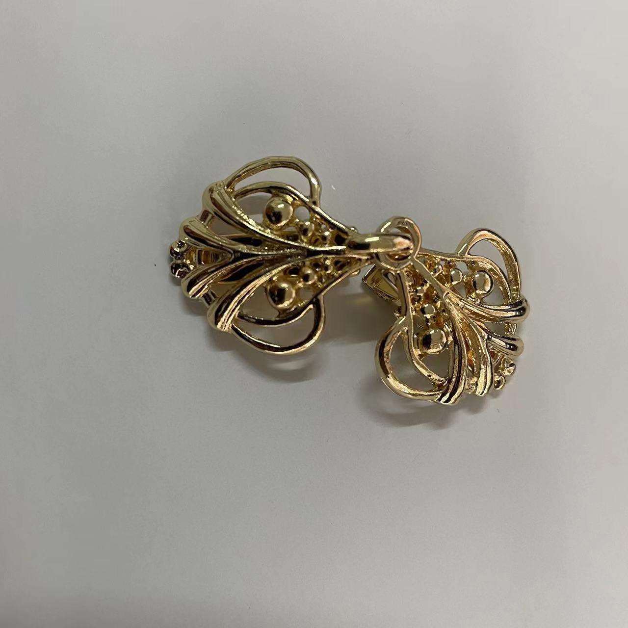 클립 온 버튼 스웨터 클립 BC1048KC 골드 하트 모양의 잔디