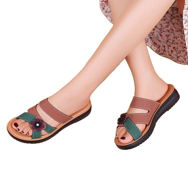 Mamá zapatillas de verano zapatillas para mujeres 2026 de mediana edad antideslizantes de fondo plano para ancianos cómodos de piel suave zapatillas de mediana edad