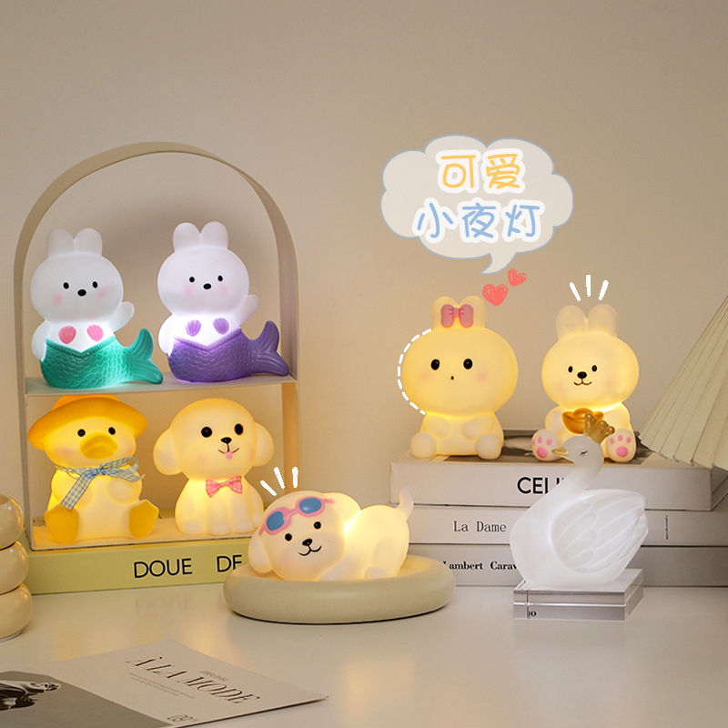 Luz nocturna creativa de dibujos animados, linda lámpara de ambiente para mesita de noche, juguete brillante para puesto de mercado nocturno, suministro al por mayor de regalos de cumpleaños